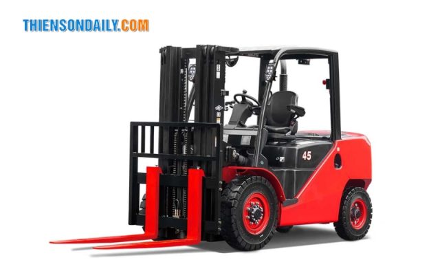 Xe nâng chui container