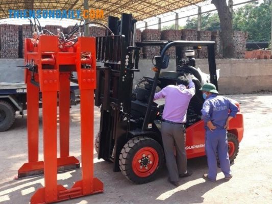 xe nâng kẹp gạch
