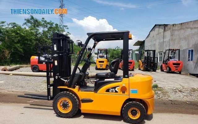 Xe nâng 2.5 tấn