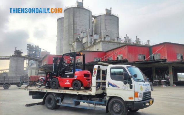 giá xe nâng 2 tấn