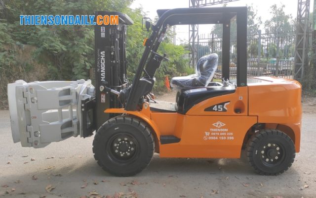 Xe nâng 4.5 tấn