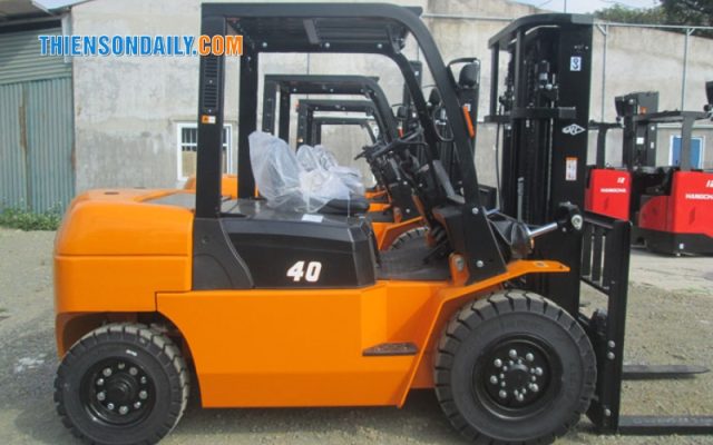 Xe nâng 4 tấn