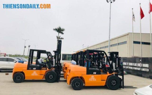 Xe nâng 4 tấn