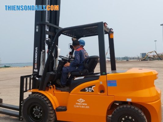 Xe nâng 5 tấn