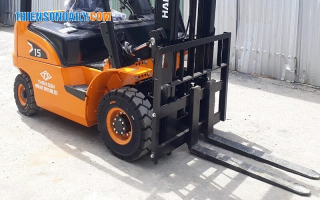 Xe nâng dầu 1.5 tấn