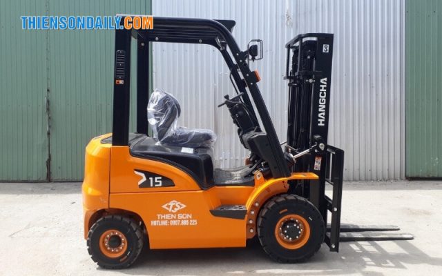 Xe nâng dầu 1.5 tấn