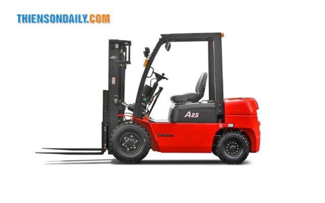 Xe nâng dầu 2.5 tấn