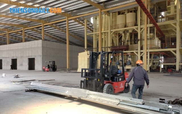 giá xe nâng dầu 2.5 tấn