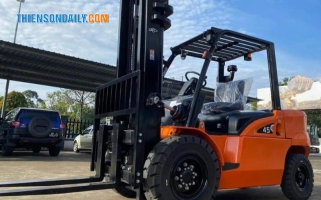 Xe nâng dầu 4.5 tấn