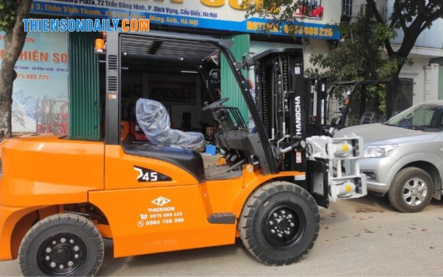 Xe nâng dầu 4.5 tấn