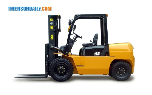 Xe nâng dầu 4.5 tấn