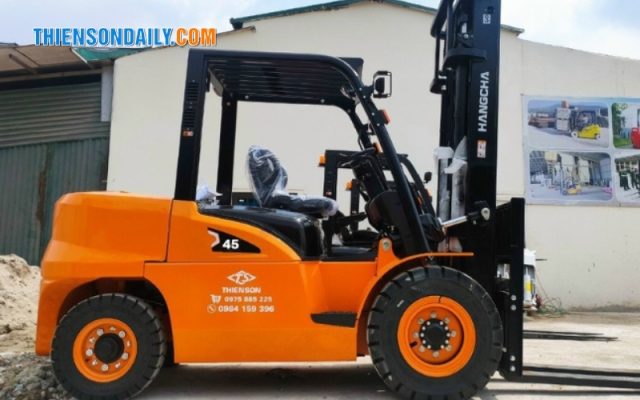 Xe nâng dầu 4.5 tấn