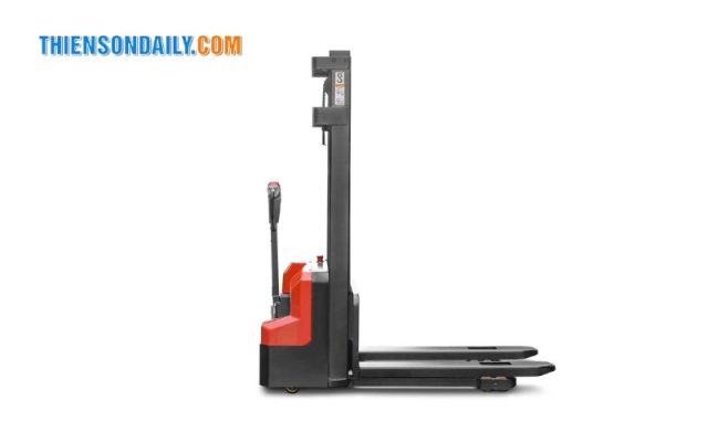 xe nâng điện đứng lái 1.5 tấn