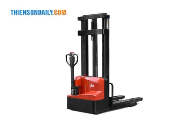 xe nâng điện đứng lái 1.5 tấn