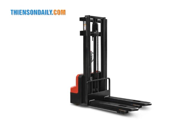 xe nâng điện đứng lái 1.5 tấn