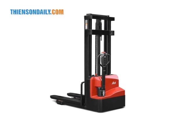 xe nâng điện đứng lái 1.5 tấn