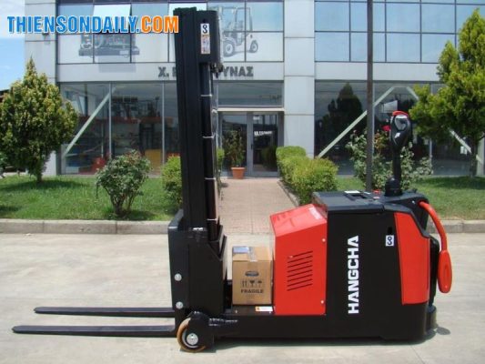 Xe nâng điện đứng lái