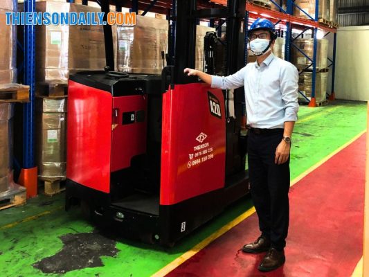 Xe nâng điện đứng lái