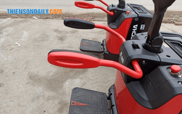 xe nâng tay điện 2.5 tấn