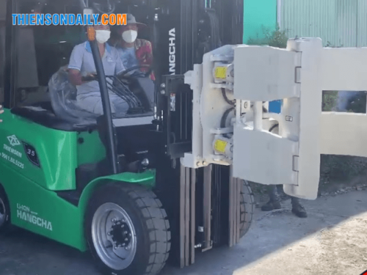 xe nâng kẹp giấy