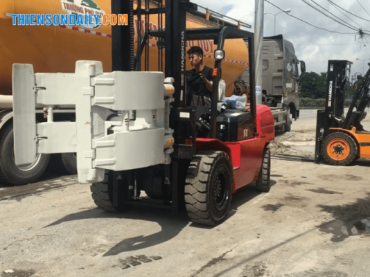 xe nâng kẹp giấy