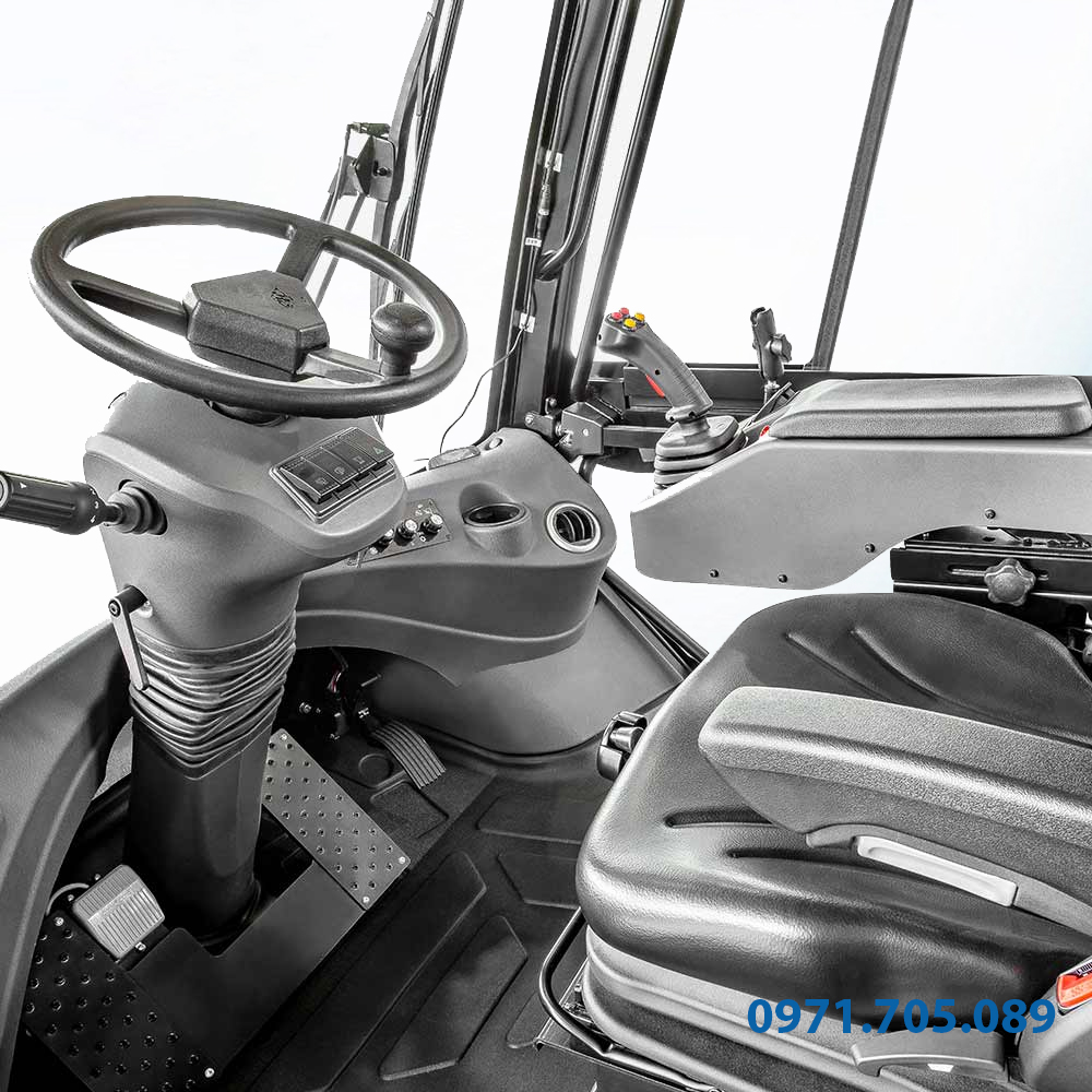 Buồng lái xe nâng gắp container