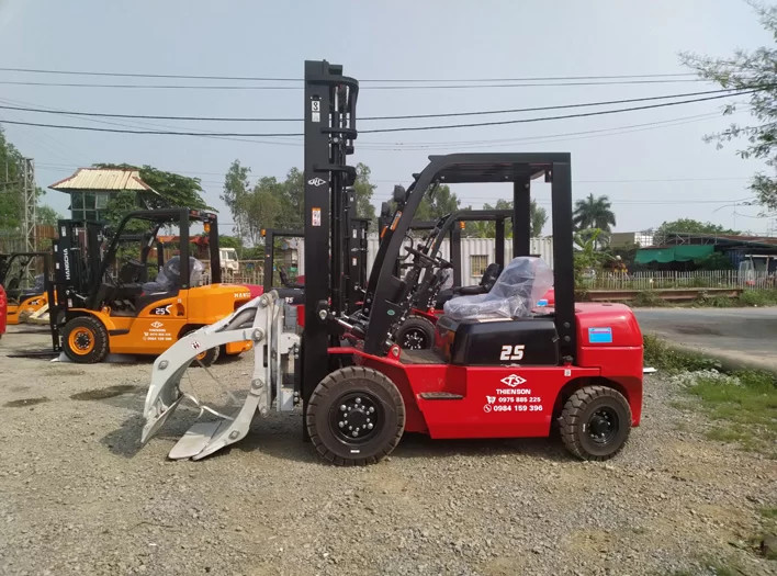 Xe nâng kẹp giấy