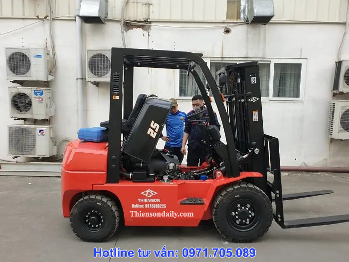 xe-nang-dau-2.5-tan-dong-a-thuc-te-04