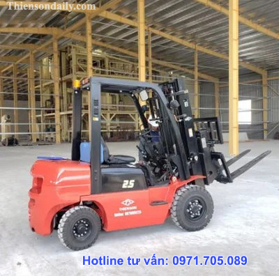 xe-nang-dau-2.5-tan-dong-a-thuc-te-05