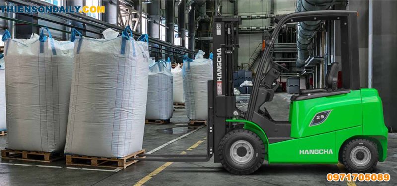 Xe nâng điện 2.5 tấn lithium ứng dụng trong nhiều lĩnh vực
