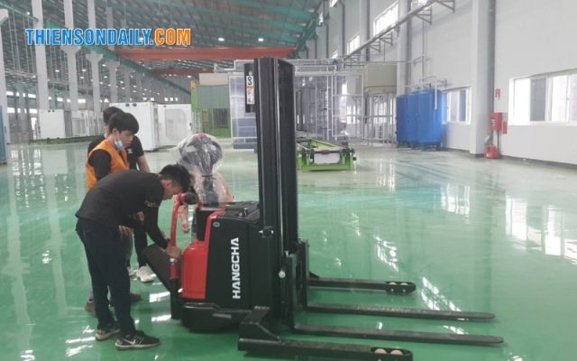 xe nâng tay có cân điện tử